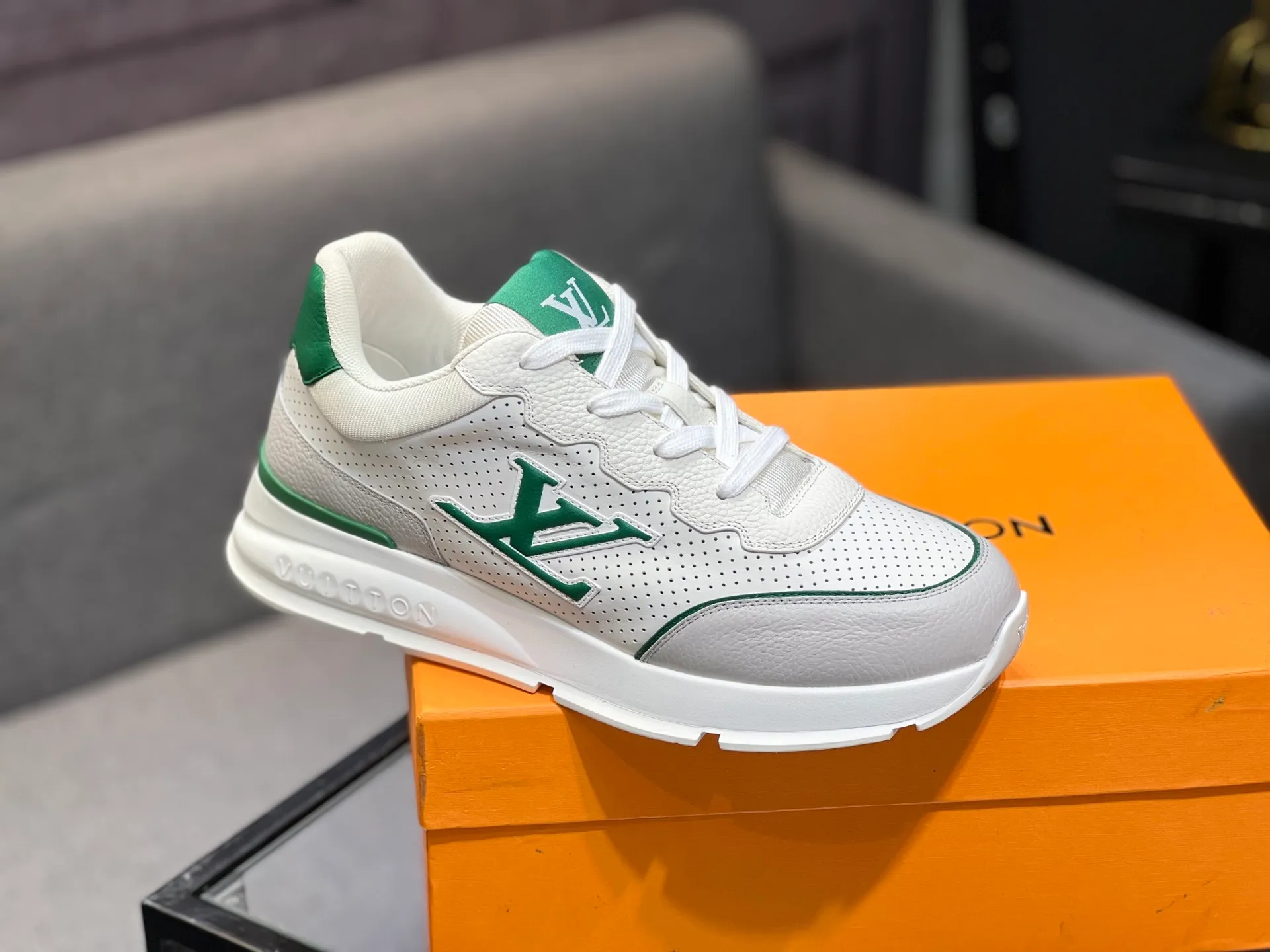 Men's shoes 💰640 LV | Louis Vuitton 2025𝐬𝐬 New spring and summer styles for couples, men's styles come out first. The counter features the latest casual shoes. Hard goods are new🆕 ❥Purchase level! Full of high-end feel! A popular model among bloggers at home and abroad, it’s retro and fashionable and looks amazing on your feet! Wear a lot of happiness! Mainly recommended model on the official website★ ▪️Upper: Original custom-made imported calfskin fabric ▪️Inner lining: breathable gauze imported from Italy ▪️Outsole: rubber foam ➕tpu high-end outsole ▪️Shoe size: 36-44 (customized for 45 and 46)